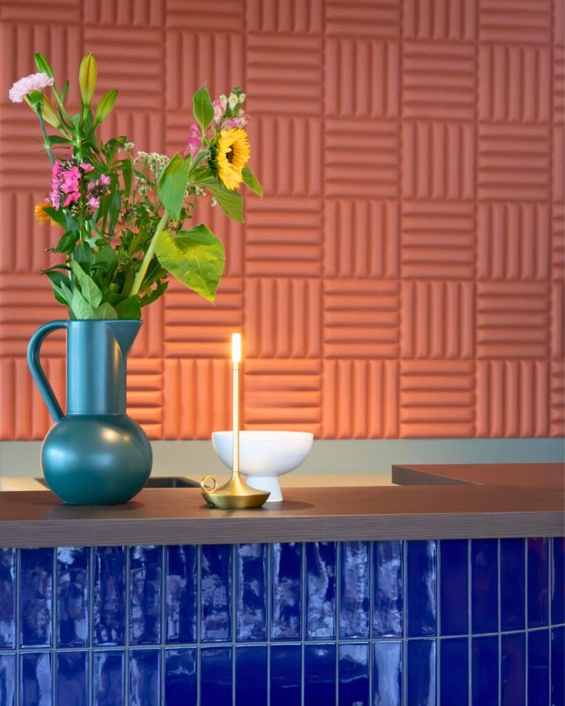 Vrolijke en warme bedrijfskantine realisatie 1